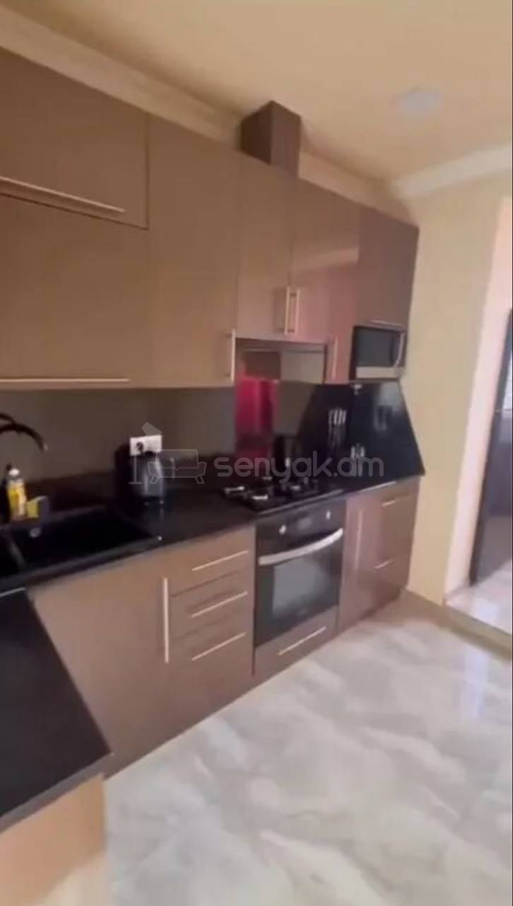 3 Սենյականոց Բնակարան Քարե Շենքում, 100քմ, 5/9 հարկ, Նորմալ Վիճակում, Կահավորված