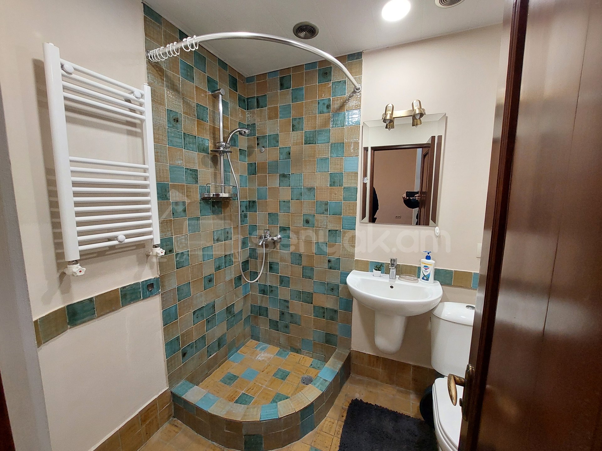 2 Սենյականոց Բնակարան Քարե Շենքում, 55քմ, 5/5 հարկ, Կապիտալ Վերանորոգված, Կահավորված, Արևկող