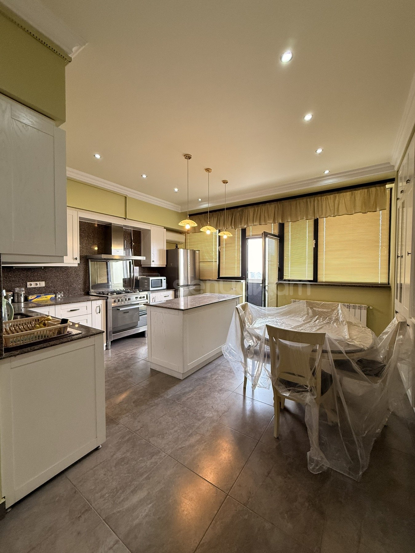 4 Սենյականոց Բնակարան Նորակառույցում, 202քմ, 9/22 հարկ, Դիզայներական Վերանորոգված