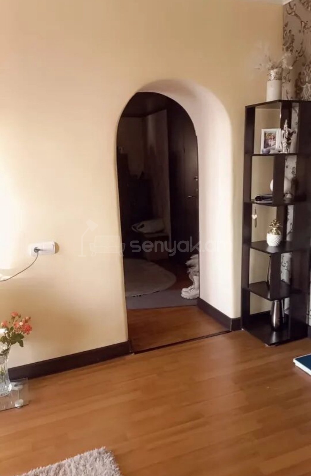 3 Սենյականոց Բնակարան Քարե Շենքում, 55քմ, 2/4 հարկ, Կապիտալ Վերանորոգված