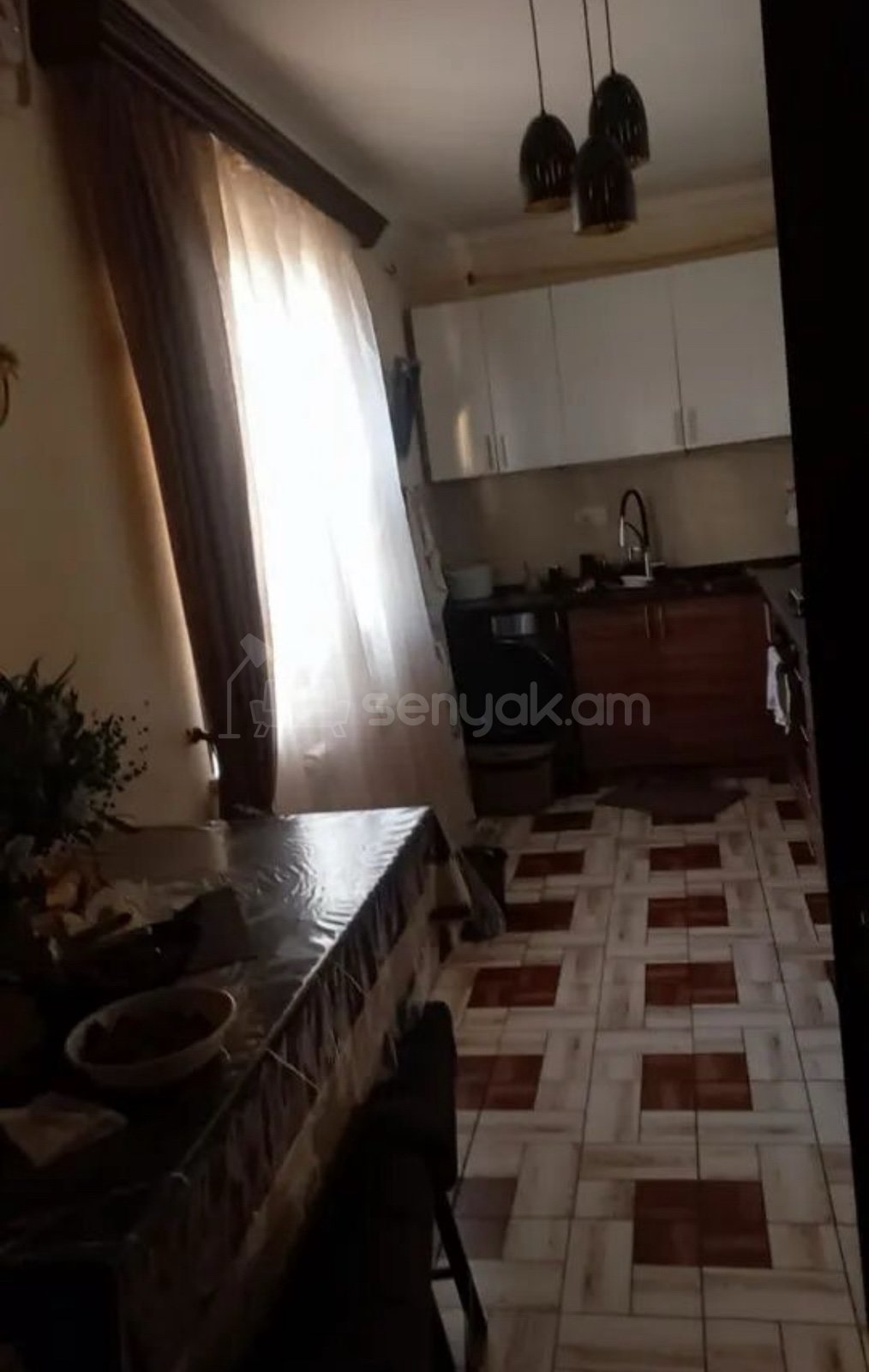 3 Սենյականոց Բնակարան Քարե Շենքում, 55քմ, 2/4 հարկ, Կապիտալ Վերանորոգված