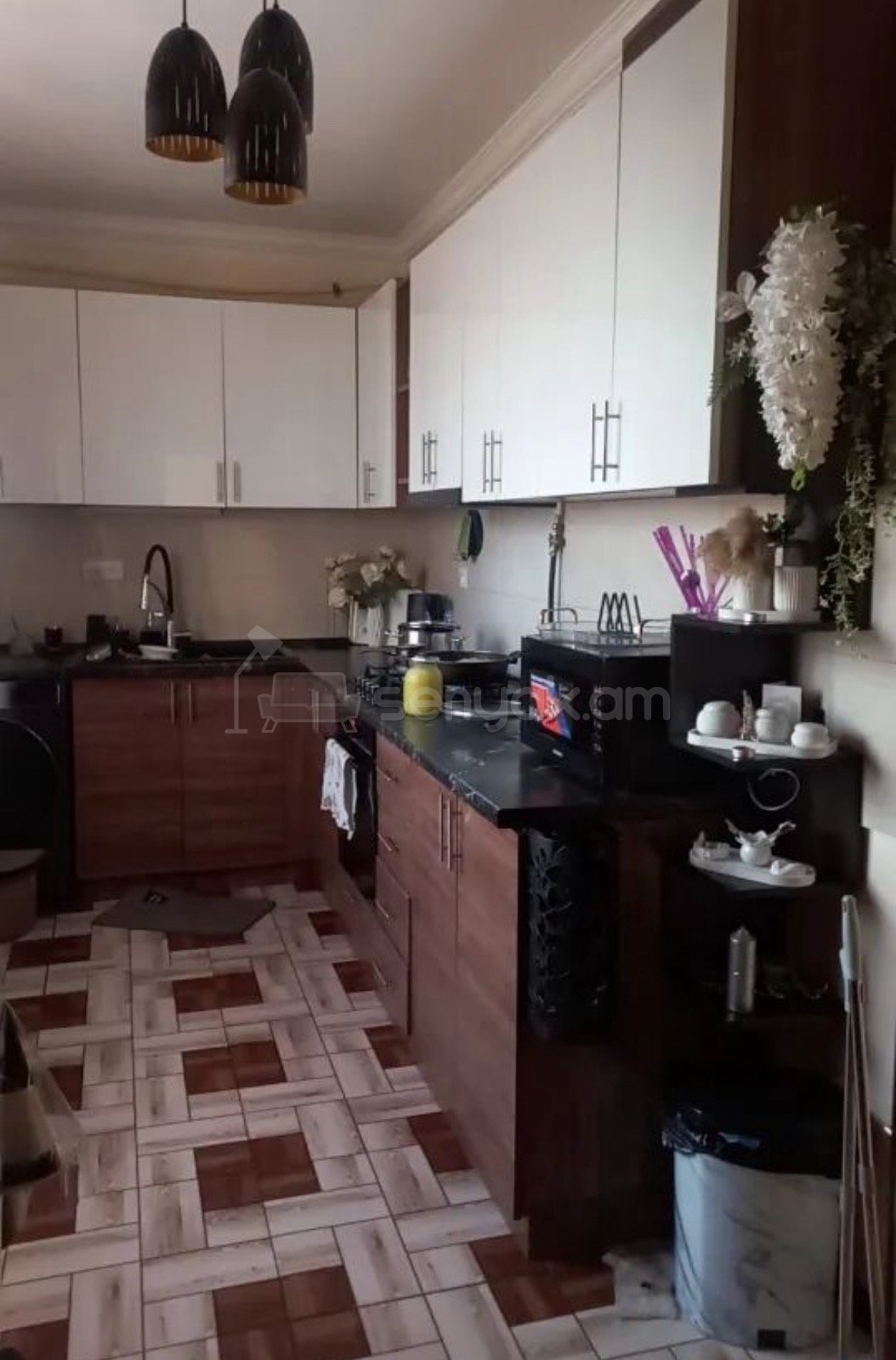 3 Սենյականոց Բնակարան Քարե Շենքում, 55քմ, 2/4 հարկ, Կապիտալ Վերանորոգված