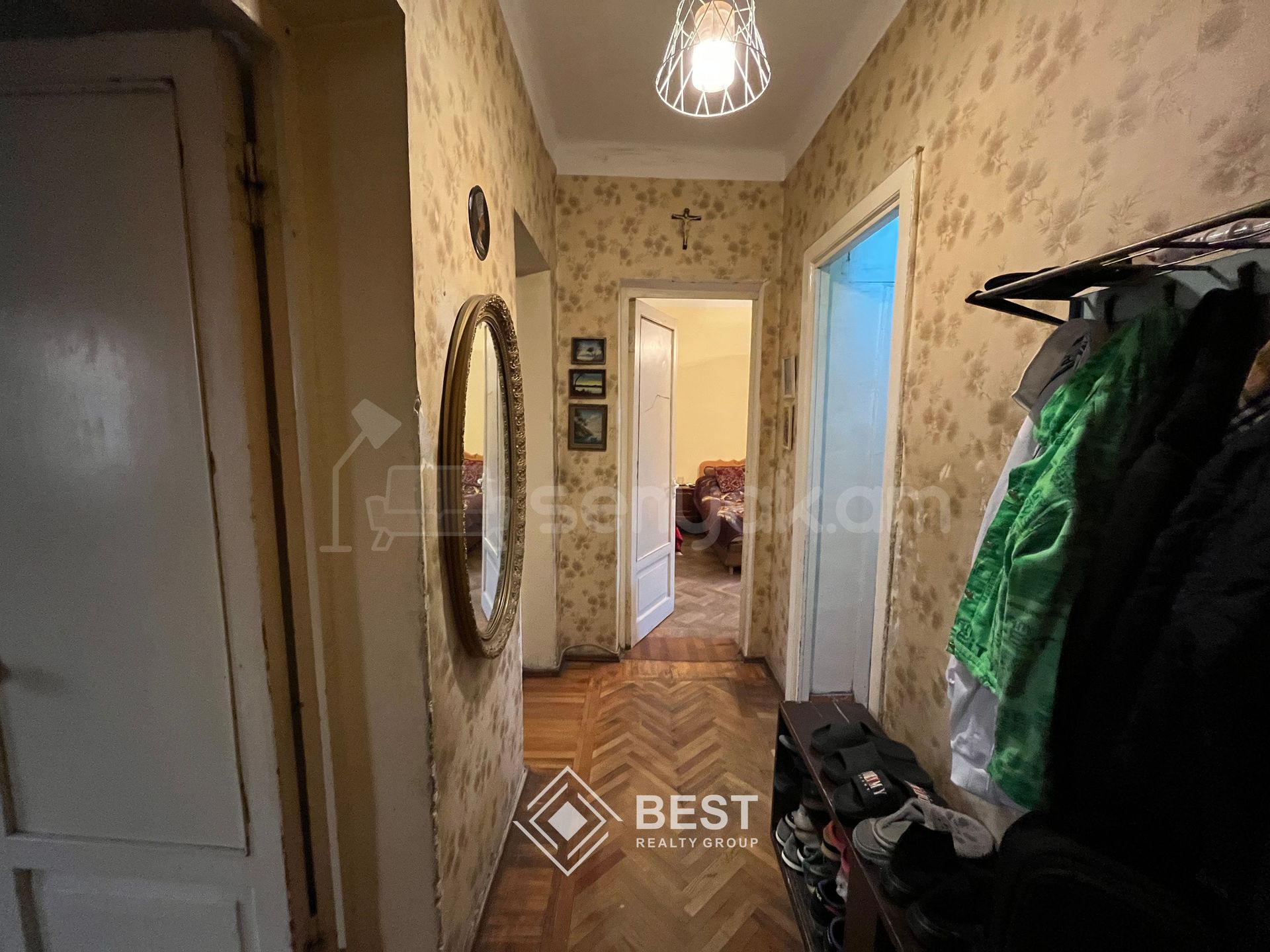 4 Սենյականոց Բնակարան Քարե Շենքում, 104քմ, 3/4 հարկ, Պետական Վիճակում