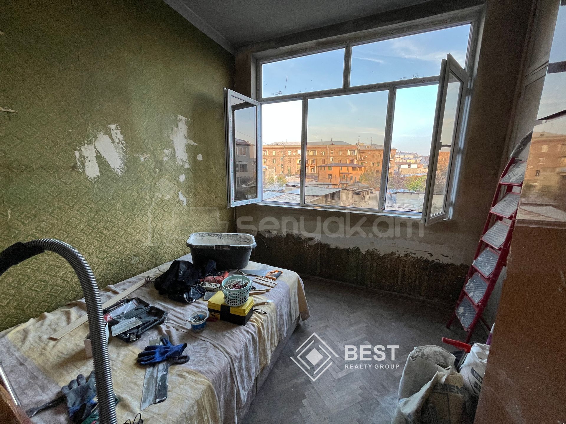 4 Սենյականոց Բնակարան Քարե Շենքում, 104քմ, 3/4 հարկ, Պետական Վիճակում