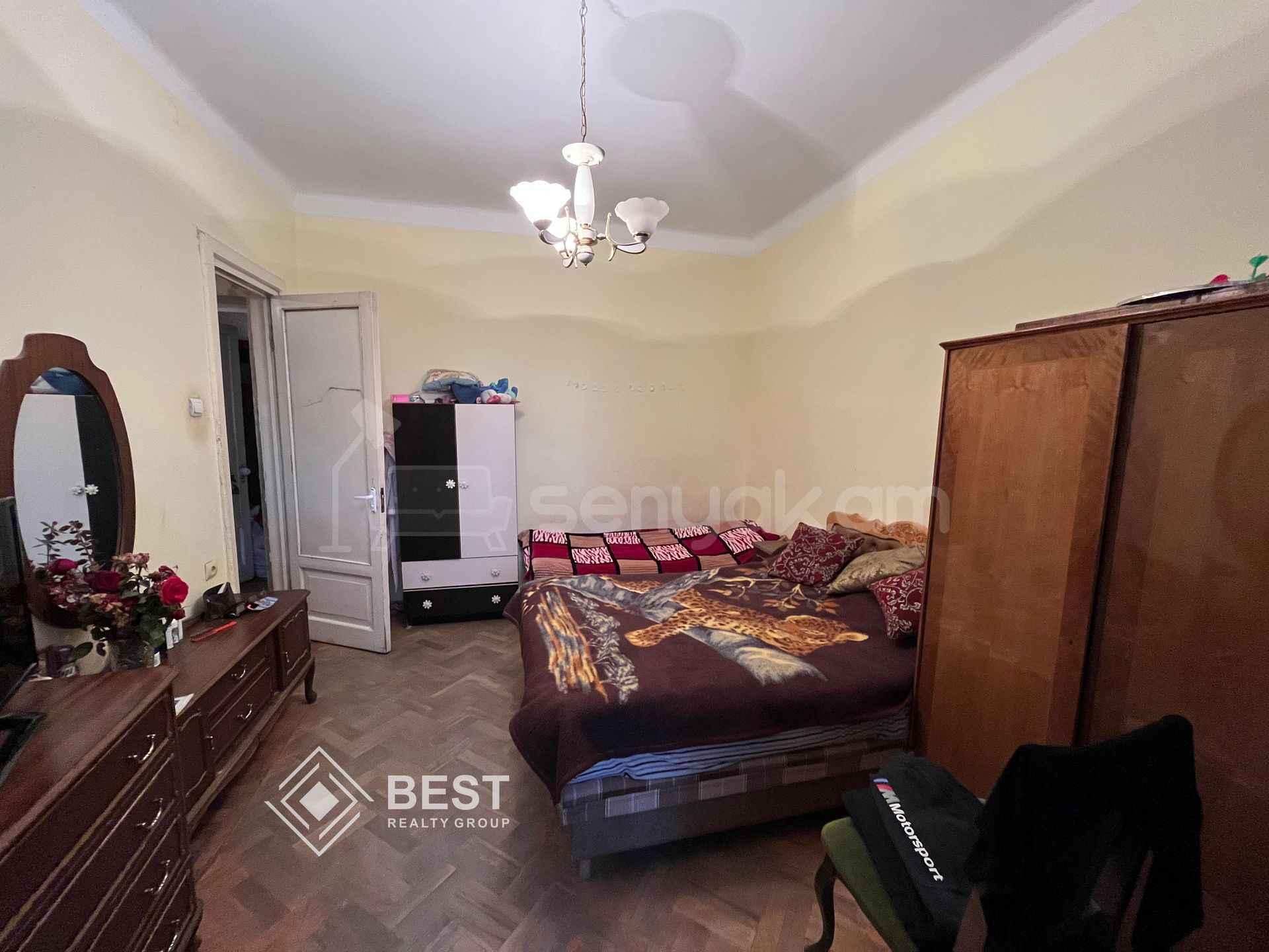 4 Սենյականոց Բնակարան Քարե Շենքում, 104քմ, 3/4 հարկ, Պետական Վիճակում