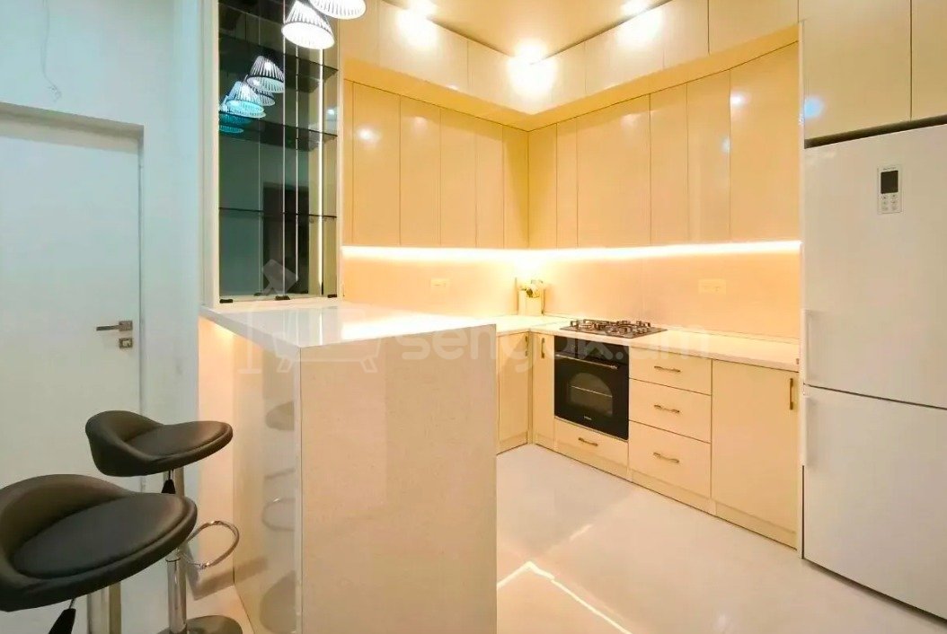 3 Սենյականոց Բնակարան, 59քմ, 4/13 հարկ, Դիզայներական Վերանորոգված, Կահավորված, Արևկող