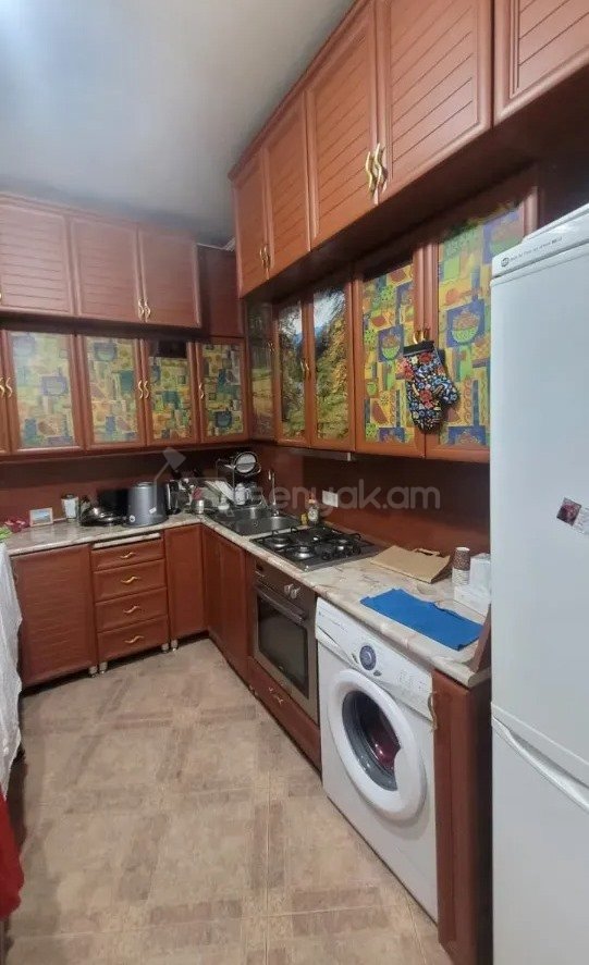 3 Սենյականոց Բնակարան Քարե Շենքում, 71քմ, 2/5 հարկ, Կոսմետիկ Վերանորոգված