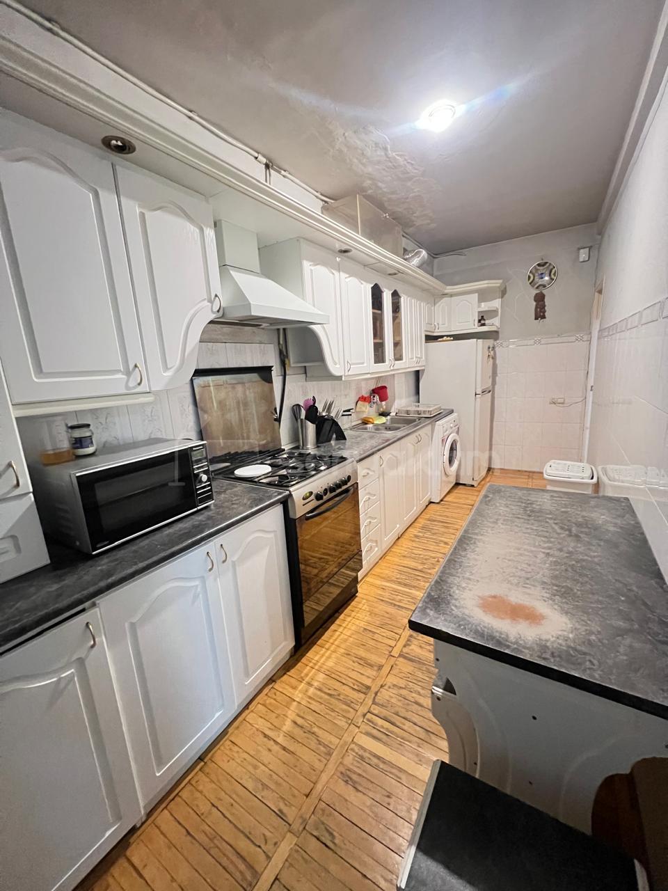 3 Սենյականոց Բնակարան, 76քմ, 4/9 հարկ, Նորմալ Վիճակում, Կահավորված