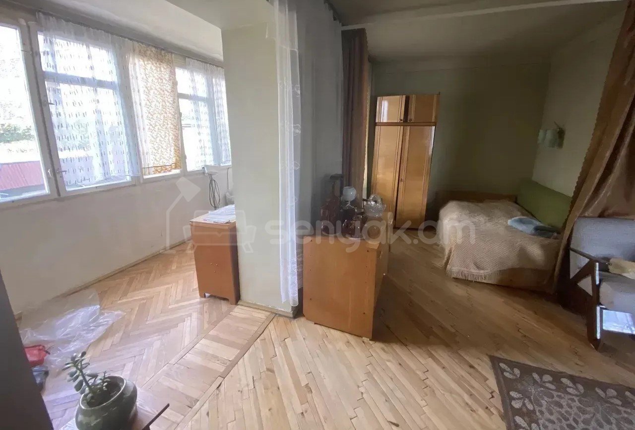 1 Սենյականոց Բնակարան Քարե Շենքում, 57քմ, 2/5 հարկ, Պետական Վիճակում