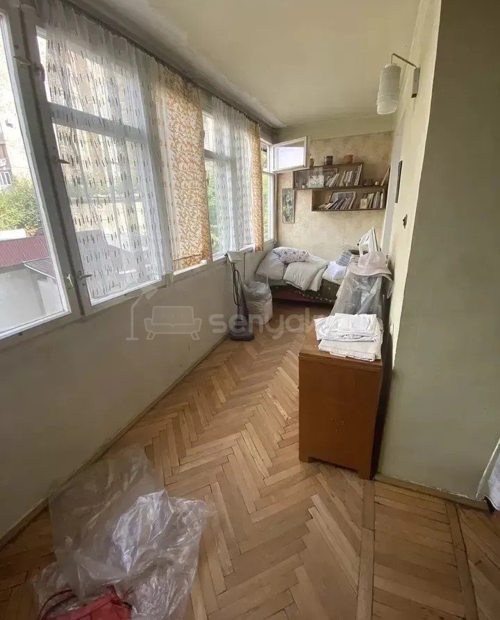 1 Սենյականոց Բնակարան Քարե Շենքում, 57քմ, 2/5 հարկ, Պետական Վիճակում