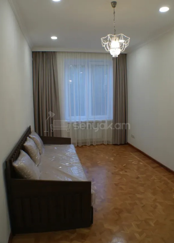 3 Սենյականոց Բնակարան Քարե Շենքում, 95քմ, 3/6 հարկ, Կապիտալ Վերանորոգված, Կահավորված