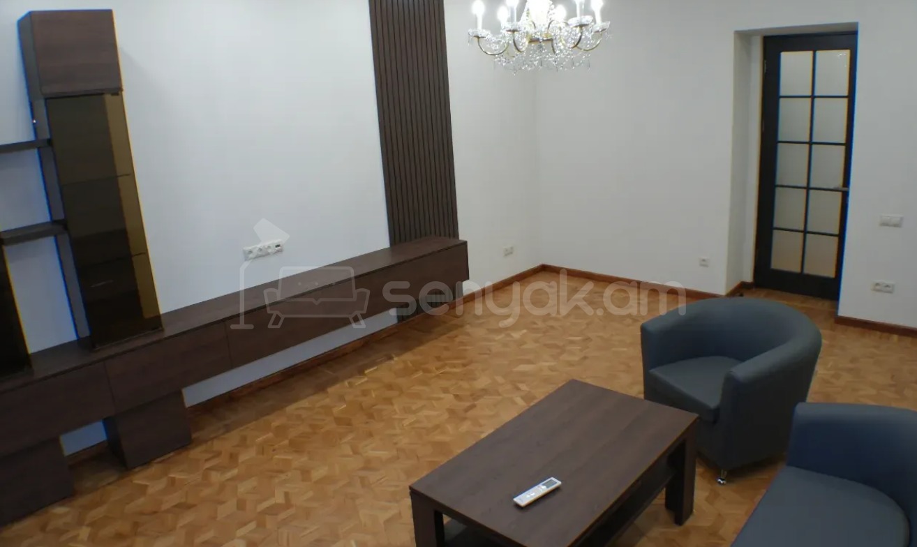 3 Սենյականոց Բնակարան Քարե Շենքում, 95քմ, 3/6 հարկ, Կապիտալ Վերանորոգված, Կահավորված