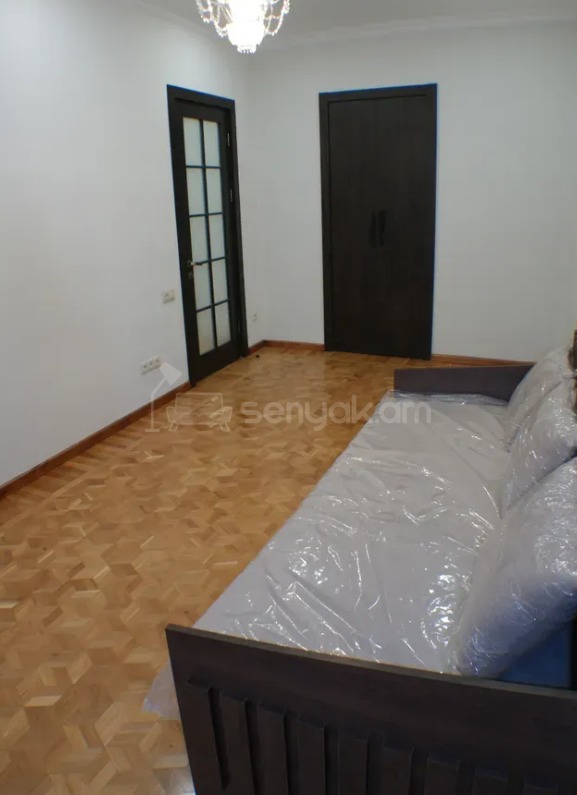 3 Սենյականոց Բնակարան Քարե Շենքում, 95քմ, 3/6 հարկ, Կապիտալ Վերանորոգված, Կահավորված