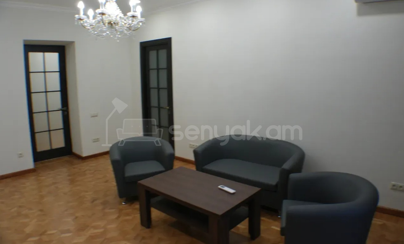 3 Սենյականոց Բնակարան Քարե Շենքում, 95քմ, 3/6 հարկ, Կապիտալ Վերանորոգված, Կահավորված