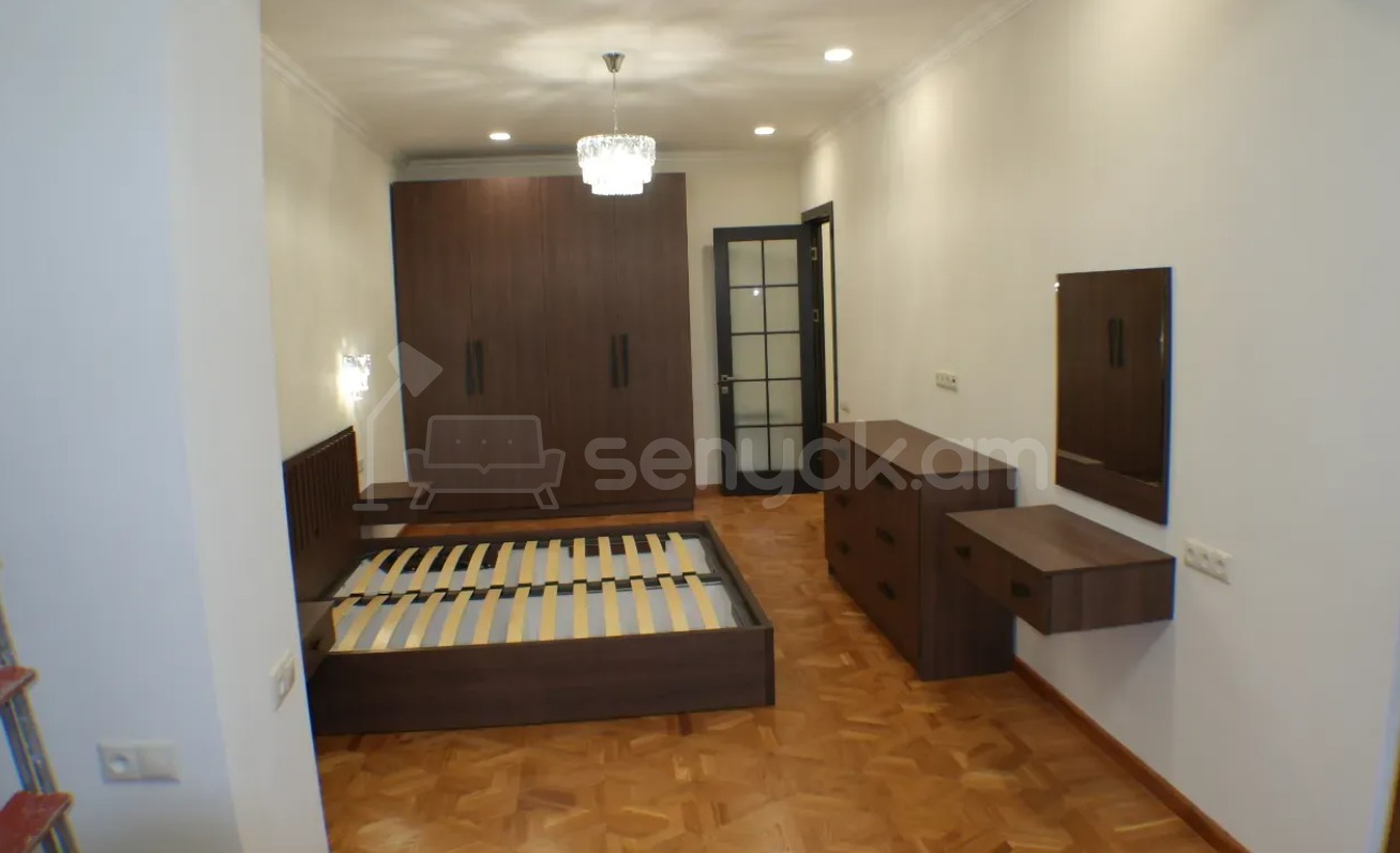 3 Սենյականոց Բնակարան Քարե Շենքում, 95քմ, 3/6 հարկ, Կապիտալ Վերանորոգված, Կահավորված