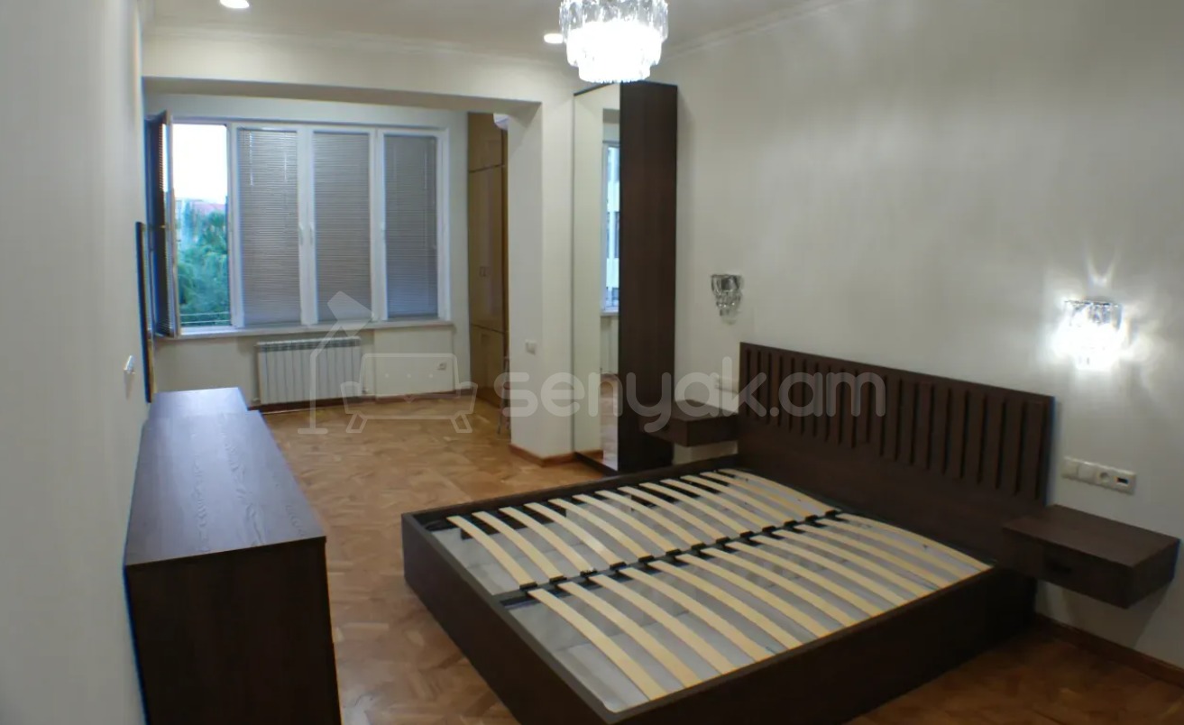 3 Սենյականոց Բնակարան Քարե Շենքում, 95քմ, 3/6 հարկ, Կապիտալ Վերանորոգված, Կահավորված