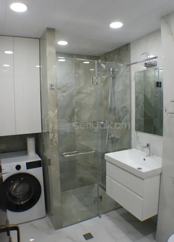 3 Սենյականոց Բնակարան Քարե Շենքում, 95քմ, 3/6 հարկ, Կապիտալ Վերանորոգված, Կահավորված