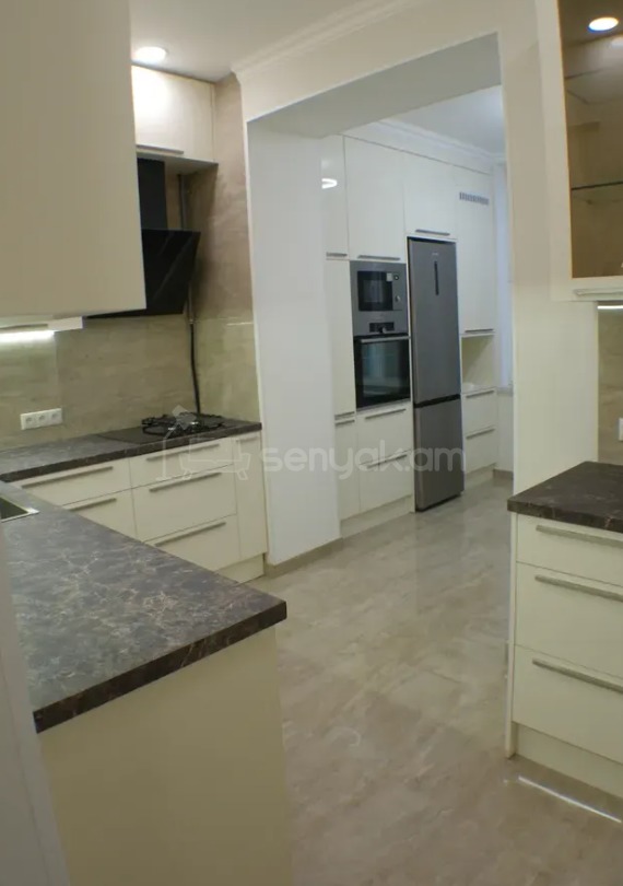 3 Սենյականոց Բնակարան Քարե Շենքում, 95քմ, 3/6 հարկ, Կապիտալ Վերանորոգված, Կահավորված