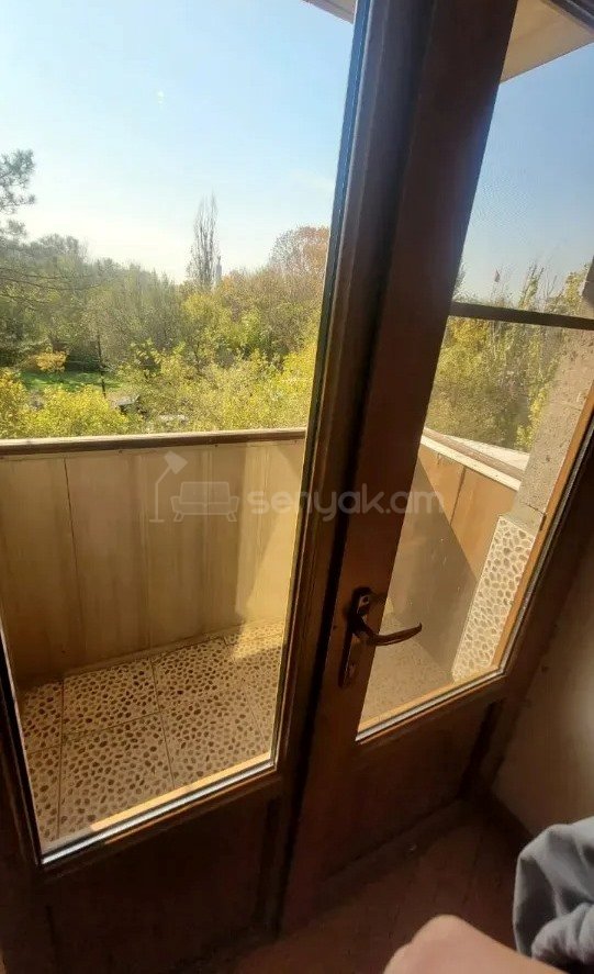 3 Սենյականոց Բնակարան Քարե Շենքում, 71քմ, 2/5 հարկ, Նորմալ Վիճակում