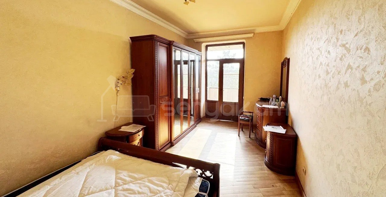 3 Սենյականոց Բնակարան Քարե Շենքում, 71քմ, 2/5 հարկ, Նորմալ Վիճակում