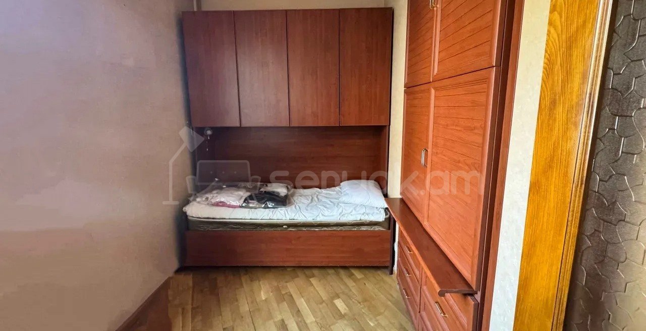 3 Սենյականոց Բնակարան Քարե Շենքում, 71քմ, 2/5 հարկ, Նորմալ Վիճակում