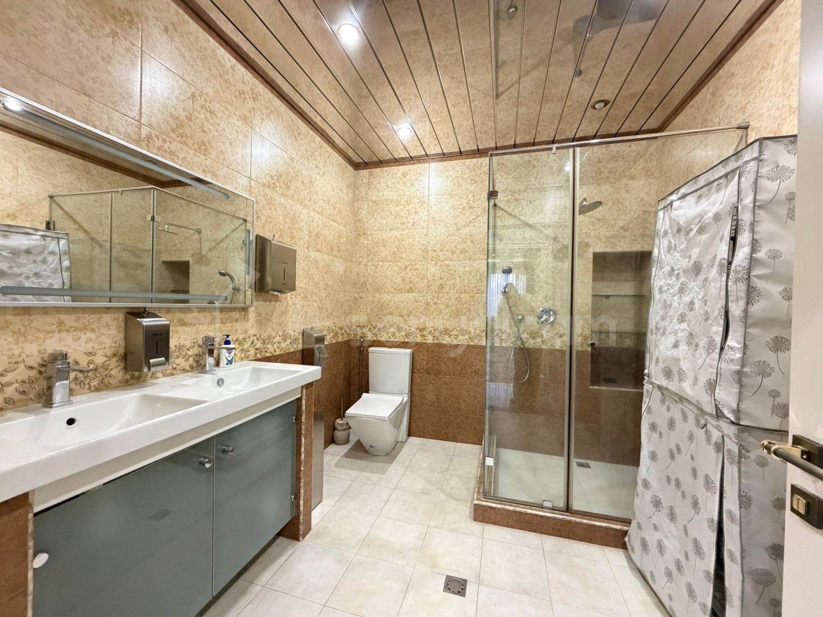 3 Սենյականոց Բնակարան Նորակառույցում, 132քմ, 8/14 հարկ, Դիզայներական Վերանորոգված, Կահավորված, Արևկող