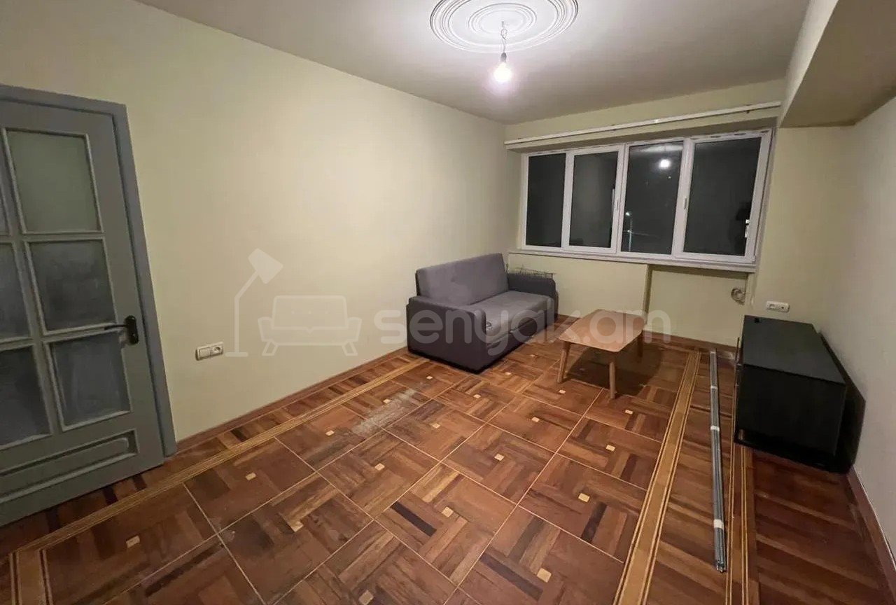 3 Սենյականոց Բնակարան Քարե Շենքում, 64քմ, 3/5 հարկ, Կապիտալ Վերանորոգված