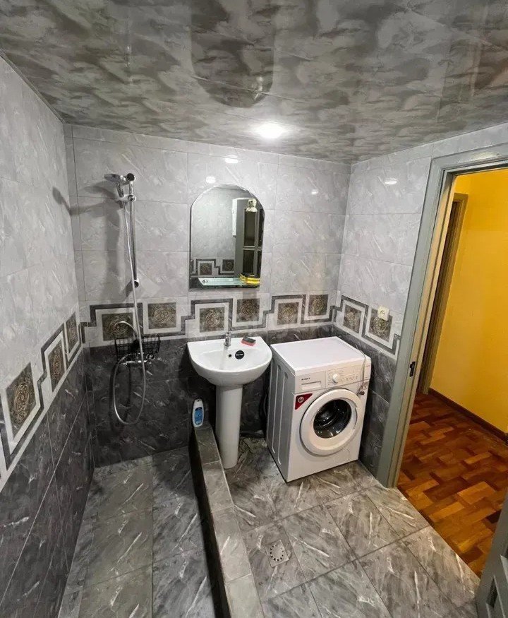 3 Սենյականոց Բնակարան Քարե Շենքում, 64քմ, 3/5 հարկ, Կապիտալ Վերանորոգված