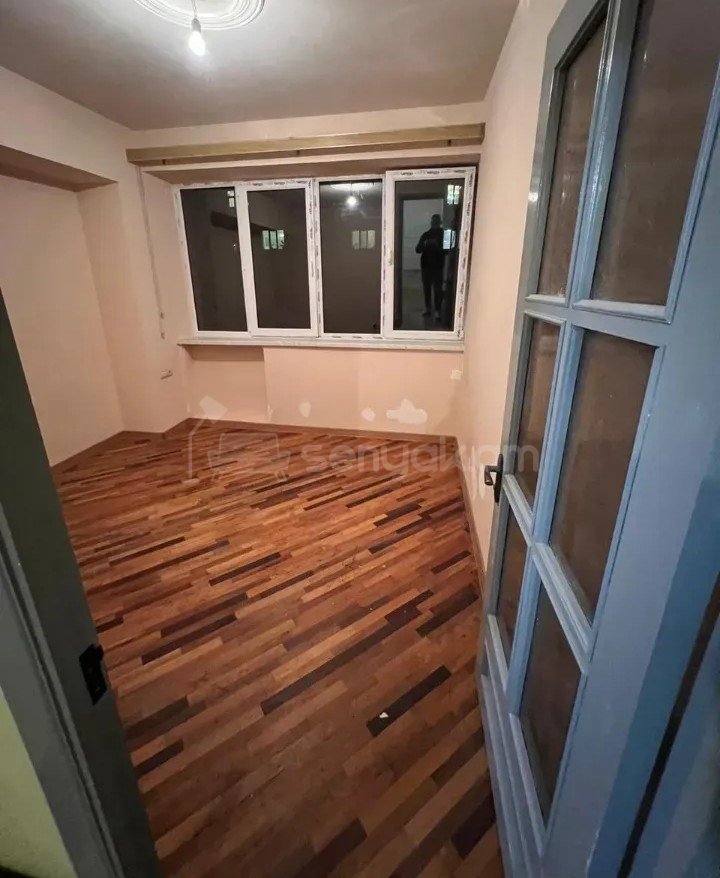 3 Սենյականոց Բնակարան Քարե Շենքում, 64քմ, 3/5 հարկ, Կապիտալ Վերանորոգված