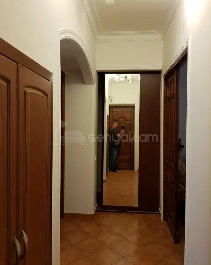 3 Սենյականոց Բնակարան Քարե Շենքում, 80քմ, 4/5 հարկ, Կապիտալ Վերանորոգված