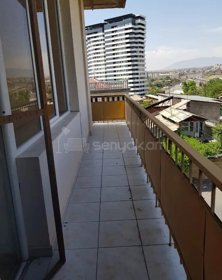 3 Սենյականոց Բնակարան Քարե Շենքում, 80քմ, 4/5 հարկ, Կապիտալ Վերանորոգված