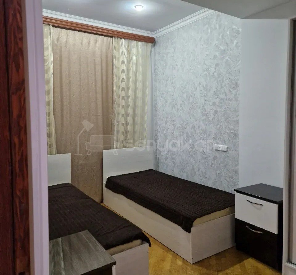 3 Սենյականոց Բնակարան Քարե Շենքում, 80քմ, 4/5 հարկ, Կապիտալ Վերանորոգված