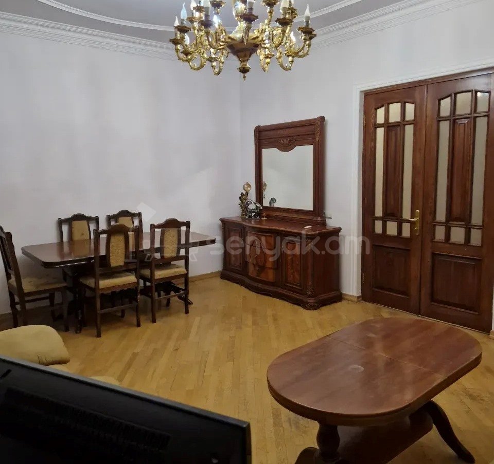 3 Սենյականոց Բնակարան Քարե Շենքում, 80քմ, 4/5 հարկ, Կապիտալ Վերանորոգված