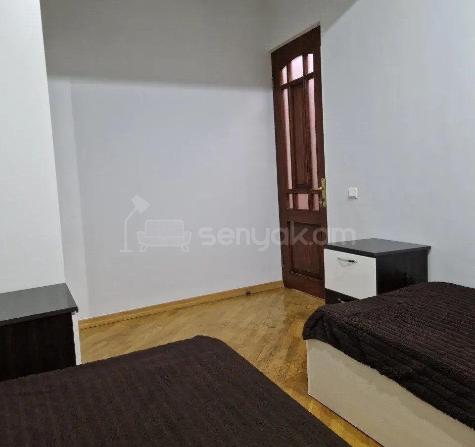 3 Սենյականոց Բնակարան Քարե Շենքում, 80քմ, 4/5 հարկ, Կապիտալ Վերանորոգված