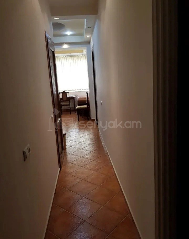 3 Սենյականոց Բնակարան Քարե Շենքում, 80քմ, 4/5 հարկ, Կապիտալ Վերանորոգված