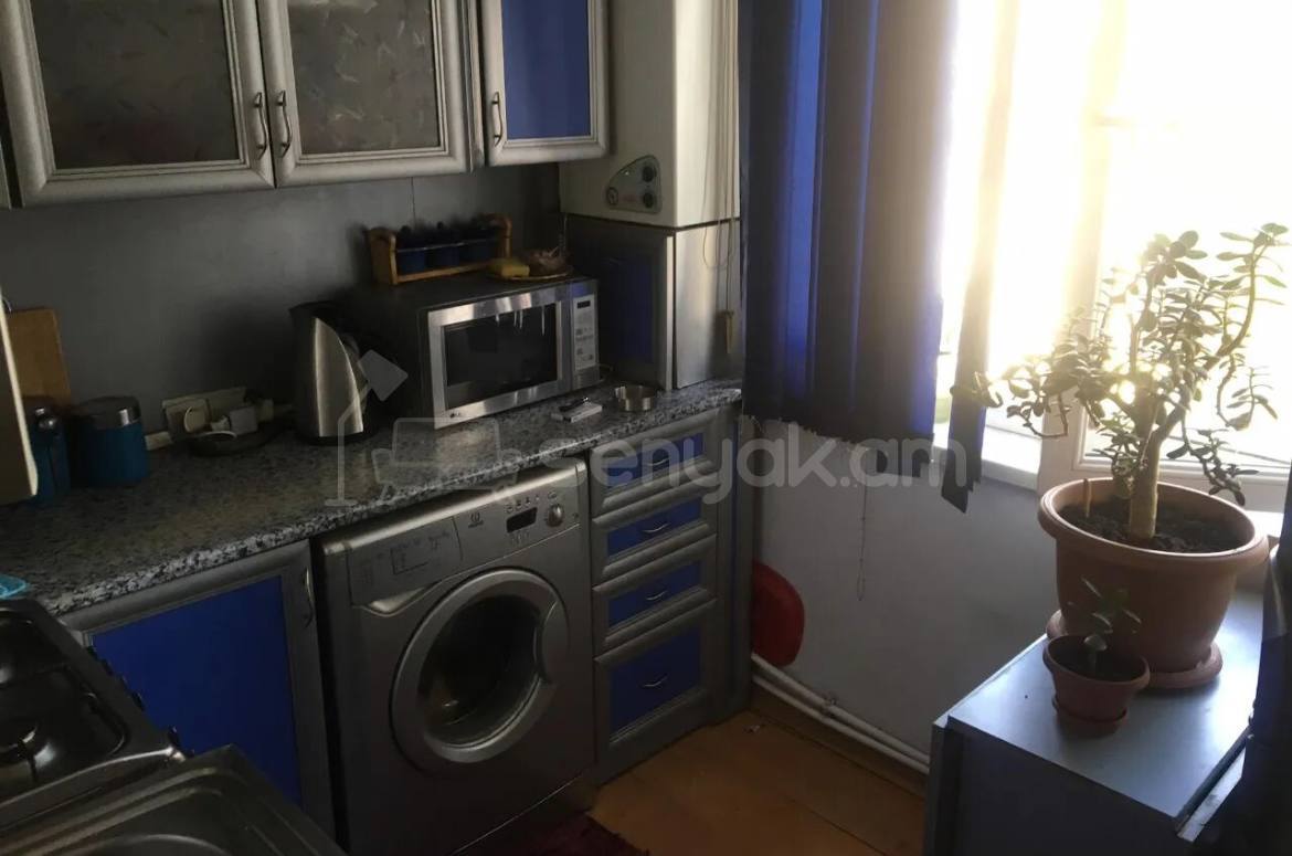 2 Սենյականոց Բնակարան Քարե Շենքում, 56քմ, 4/5 հարկ, Նորմալ Վիճակում, Կահավորված