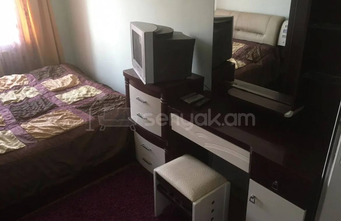 2 Սենյականոց Բնակարան Քարե Շենքում, 56քմ, 4/5 հարկ, Նորմալ Վիճակում, Կահավորված