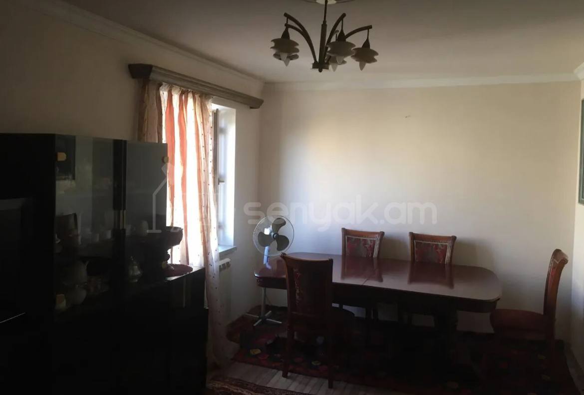 2 Սենյականոց Բնակարան Քարե Շենքում, 56քմ, 4/5 հարկ, Նորմալ Վիճակում, Կահավորված