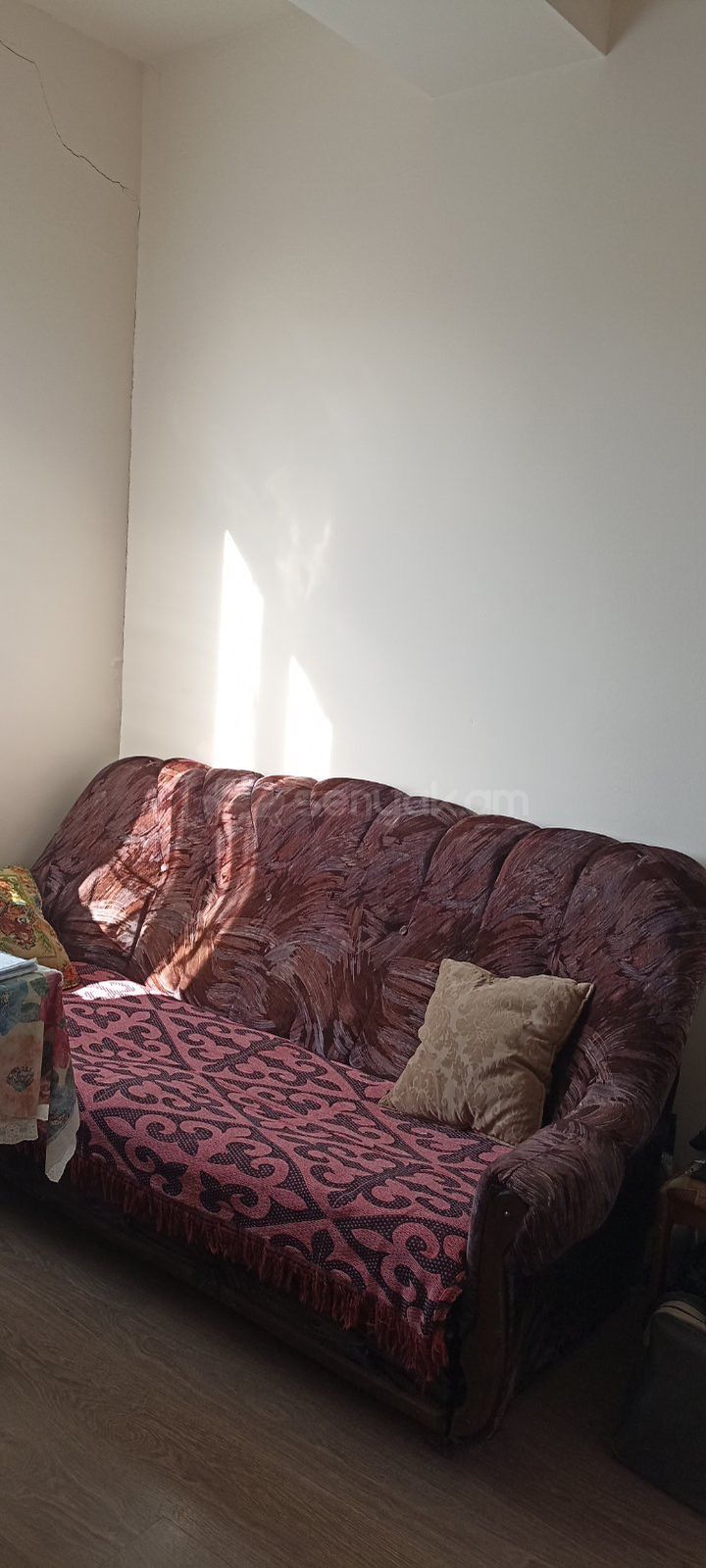 2 Սենյականոց Բնակարան Քարե Շենքում, 60քմ, 1/2 հարկ, Նորմալ Վիճակում, Կահավորված