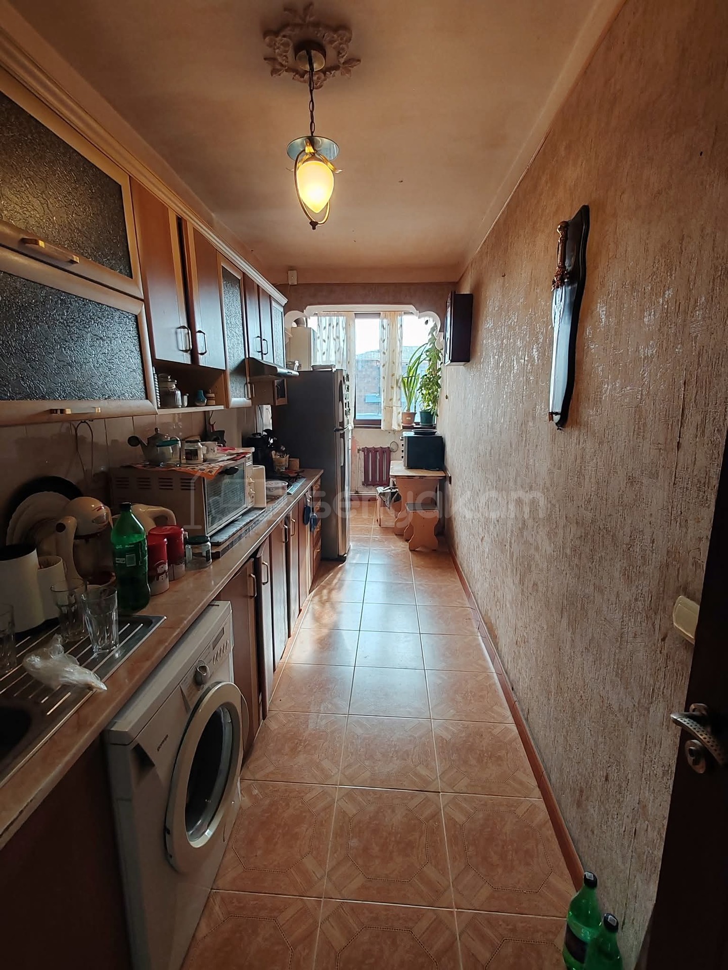 3 Սենյականոց Բնակարան Քարե Շենքում, 80քմ, 4/5 հարկ, Նորմալ Վիճակում, Կահավորված