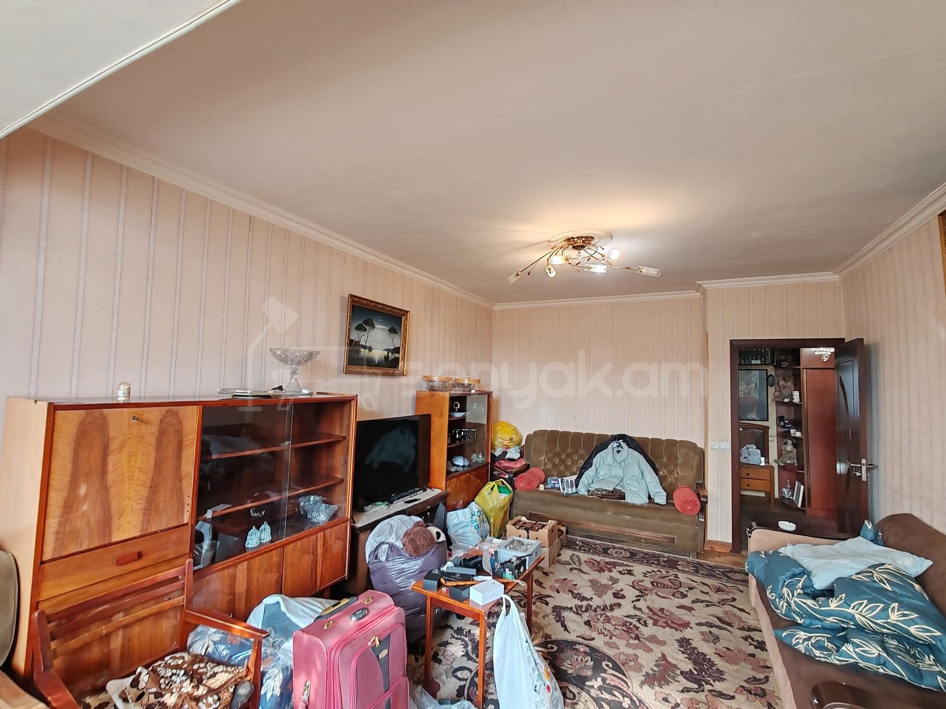 3 Սենյականոց Բնակարան Քարե Շենքում, 80քմ, 4/5 հարկ, Նորմալ Վիճակում, Կահավորված