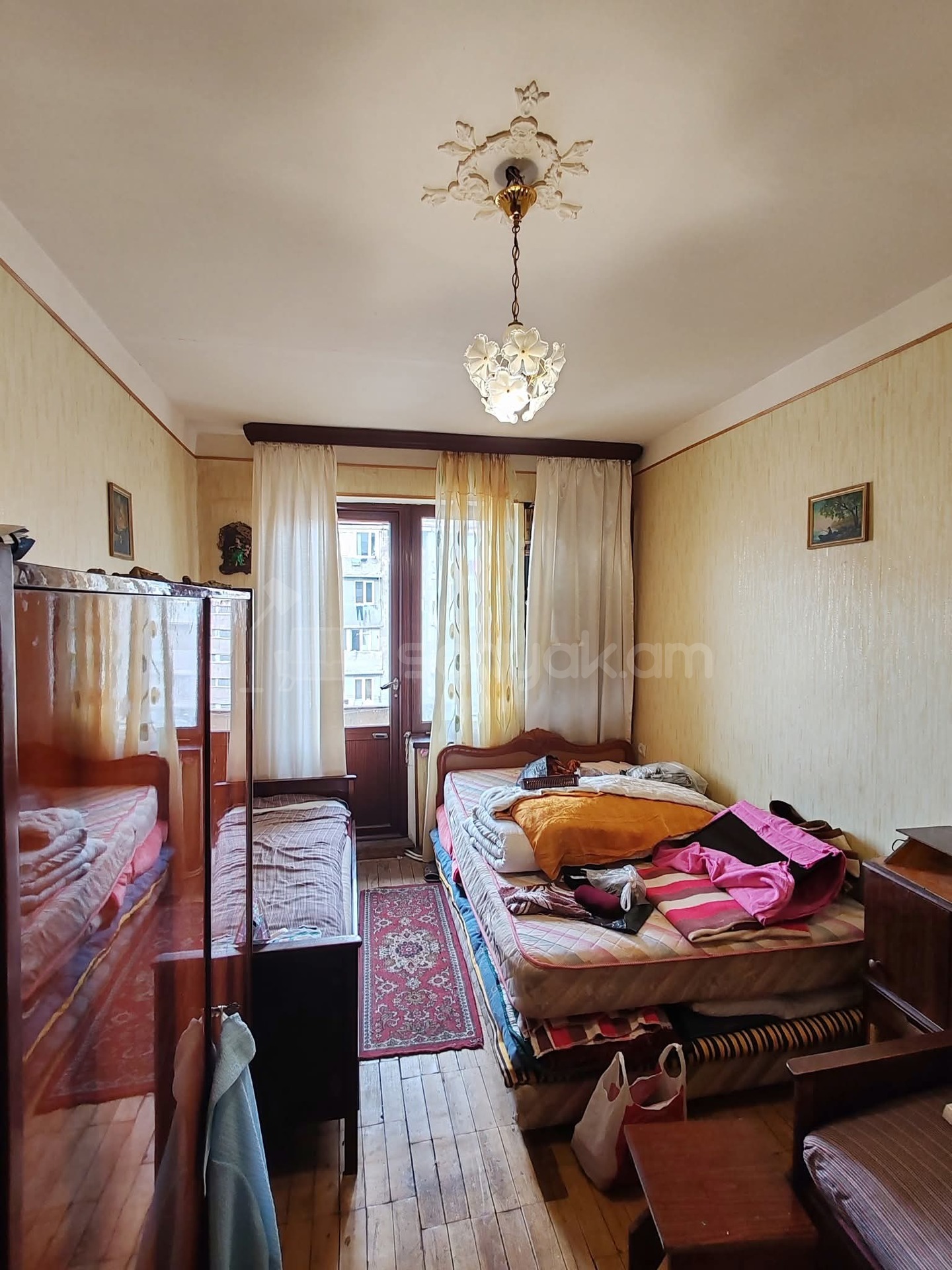 3 Սենյականոց Բնակարան Քարե Շենքում, 80քմ, 4/5 հարկ, Նորմալ Վիճակում, Կահավորված