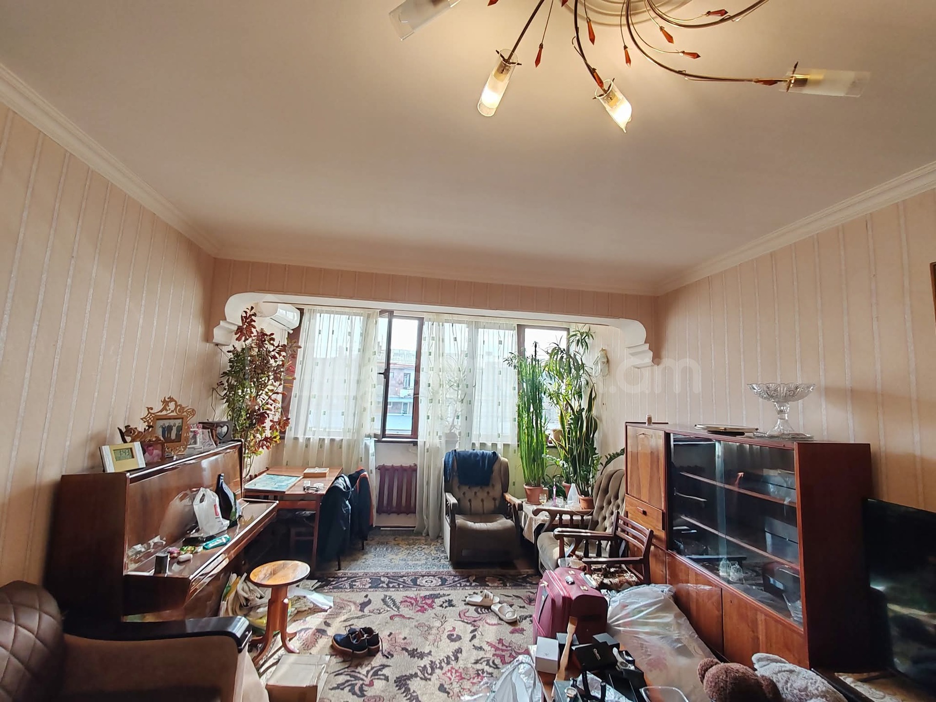 3 Սենյականոց Բնակարան Քարե Շենքում, 80քմ, 4/5 հարկ, Նորմալ Վիճակում, Կահավորված