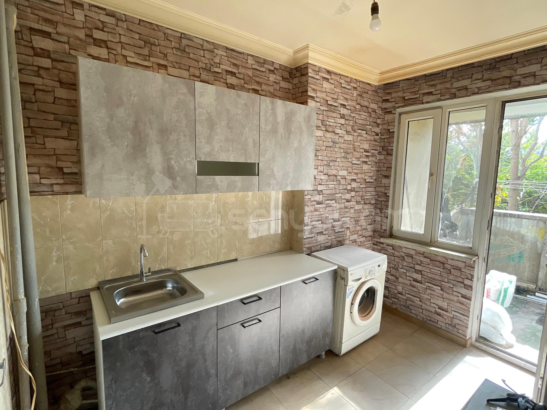 3 Սենյականոց Բնակարան, 90քմ, 2/14 հարկ, Նորմալ Վիճակում, Մասամբ Կահավորված