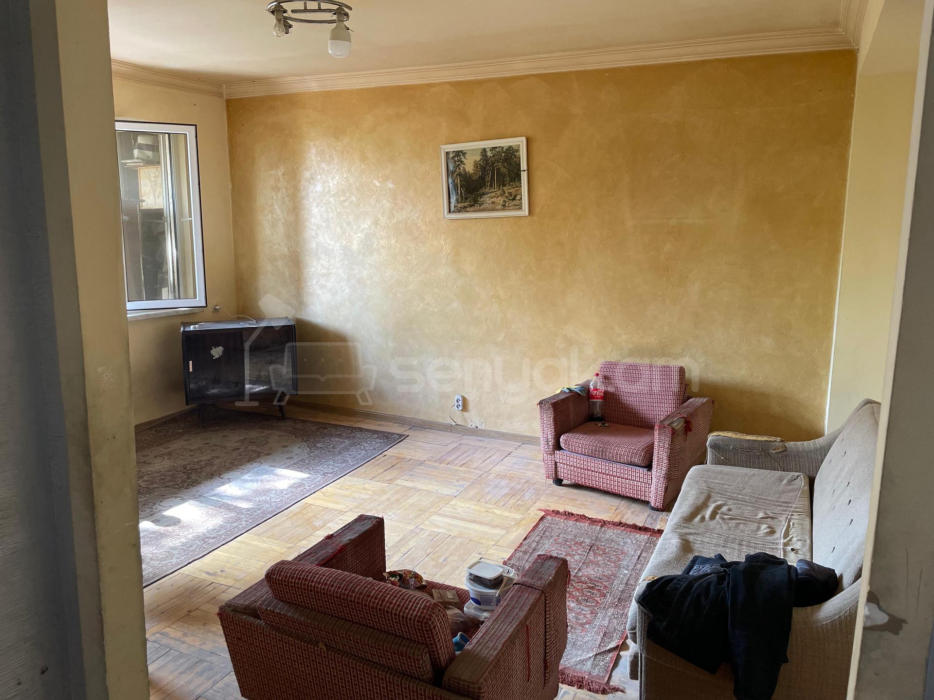 3 Սենյականոց Բնակարան, 90քմ, 2/14 հարկ, Նորմալ Վիճակում, Մասամբ Կահավորված