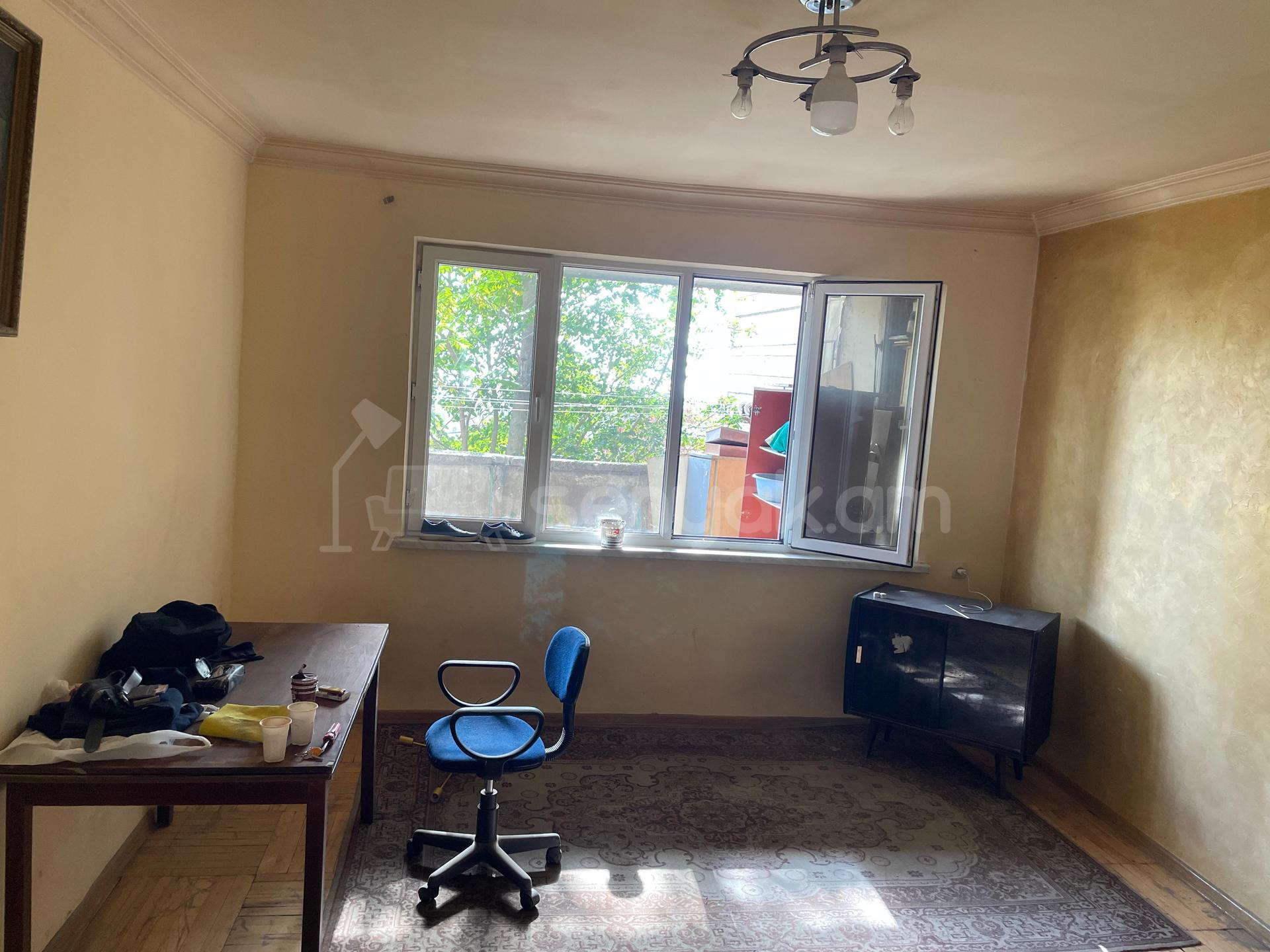 3 Սենյականոց Բնակարան, 90քմ, 2/14 հարկ, Նորմալ Վիճակում, Մասամբ Կահավորված