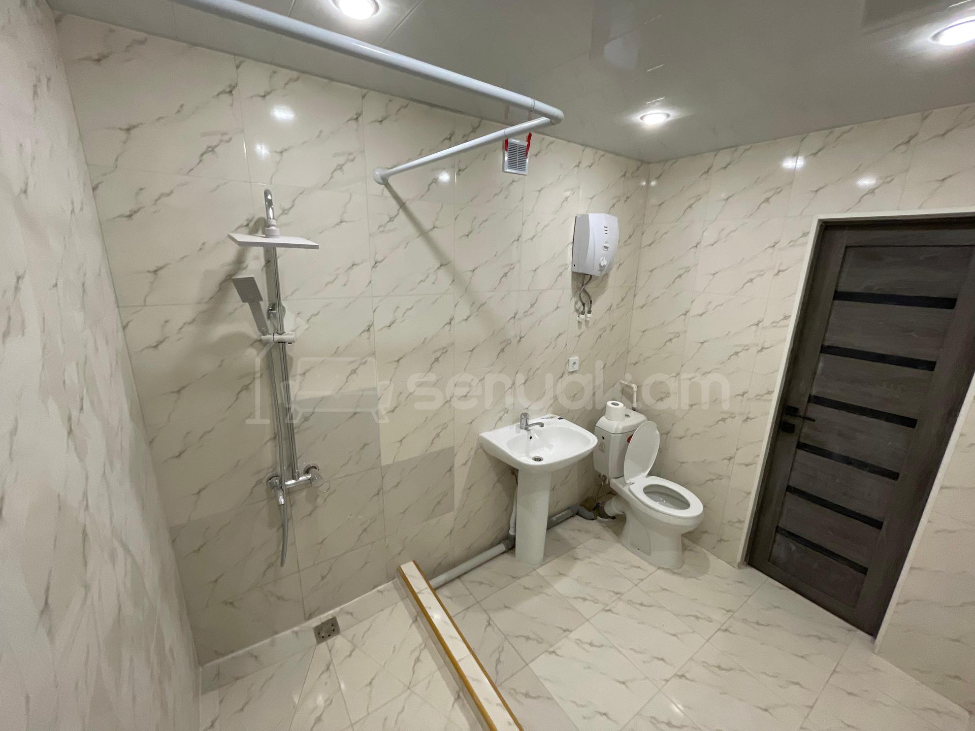 3 Սենյականոց Բնակարան, 90քմ, 2/14 հարկ, Նորմալ Վիճակում, Մասամբ Կահավորված