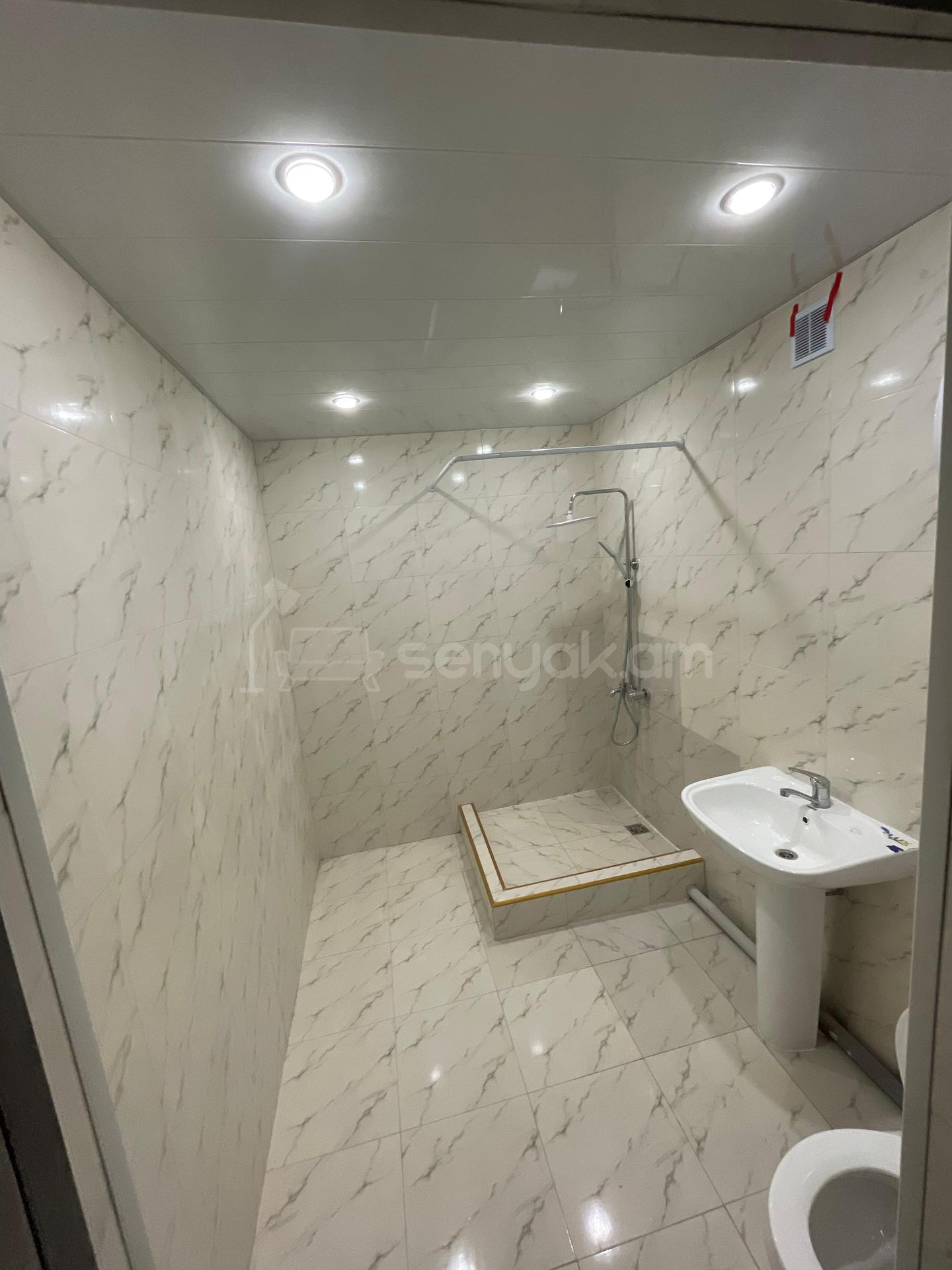 3 Սենյականոց Բնակարան, 90քմ, 2/14 հարկ, Նորմալ Վիճակում, Մասամբ Կահավորված