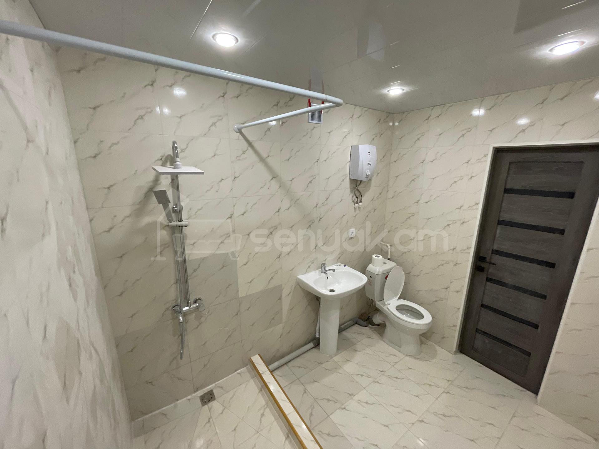 3 Սենյականոց Բնակարան, 90քմ, 2/14 հարկ, Նորմալ Վիճակում, Մասամբ Կահավորված