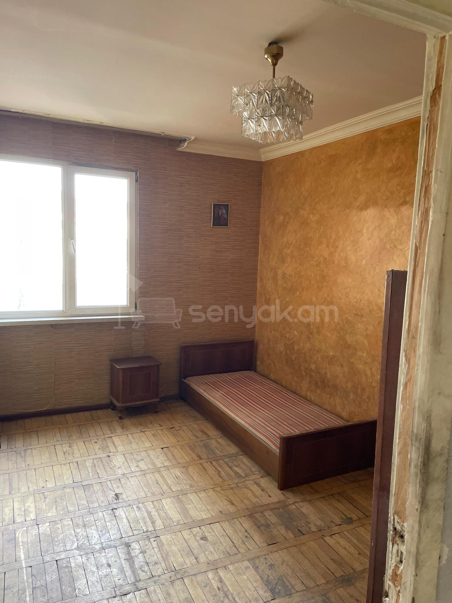 3 Սենյականոց Բնակարան, 90քմ, 2/14 հարկ, Նորմալ Վիճակում, Մասամբ Կահավորված